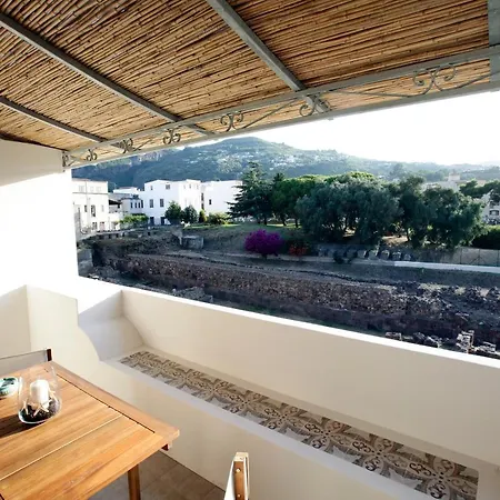 Luxury Vittorio Emanuele Ii 3* Lípara