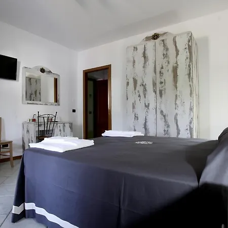 Luxury Vittorio Emanuele Ii 3* Lípara